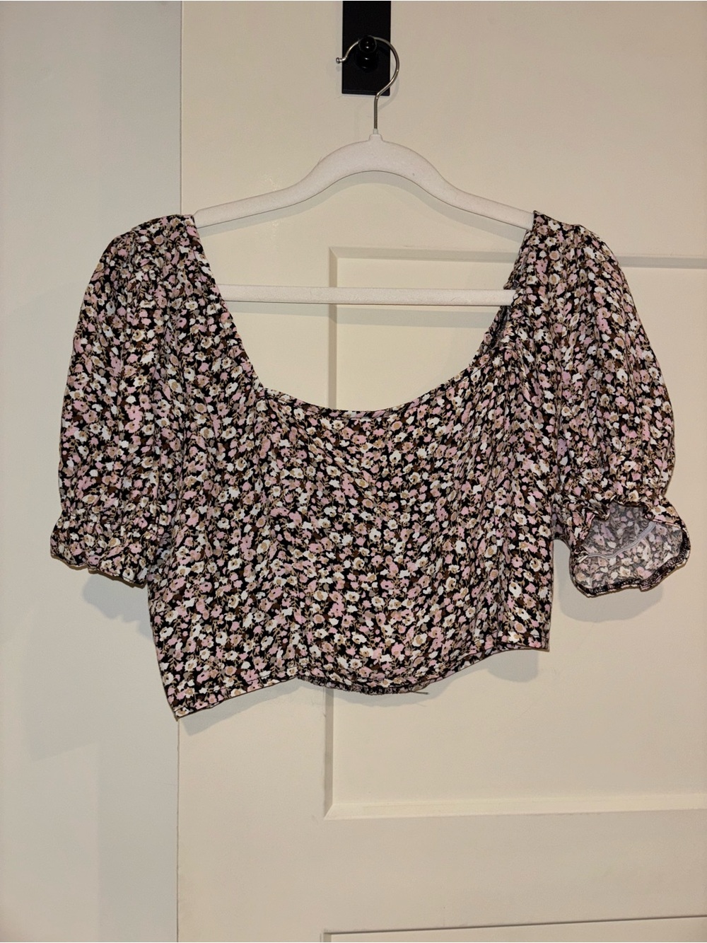 Urban Outfitters Black Floral Puff-Sleeve Crop Top with Pink Flowers